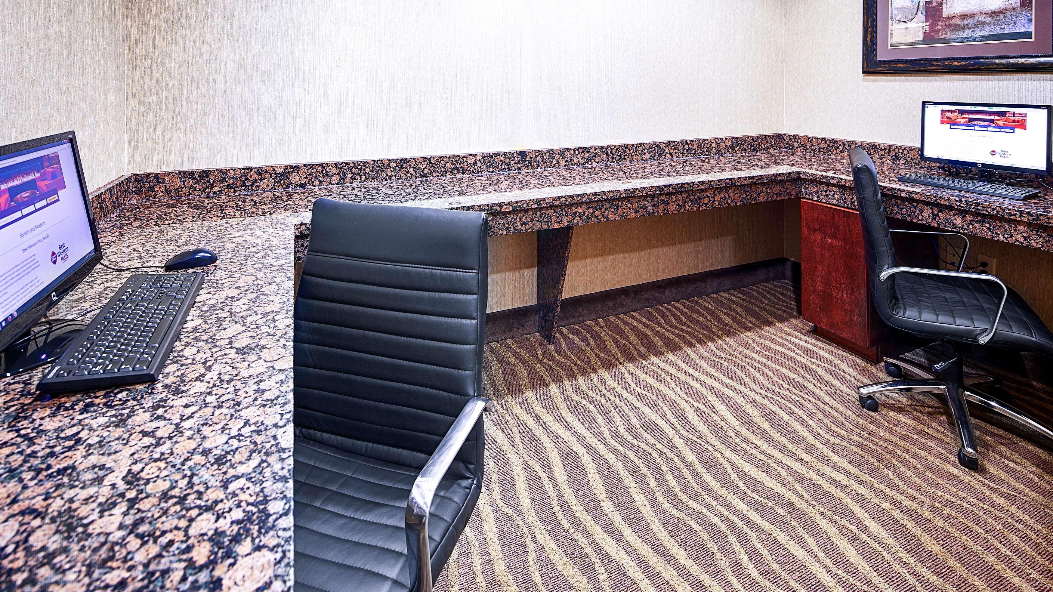 Best Western Plus Royal Mountain Inn & Suites Athens Εξωτερικό φωτογραφία